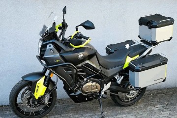 QJMOTOR SVT 650SX 76KM V-Twin Kufry Podgrzew. Manetki Kanapa 4L Gwaran